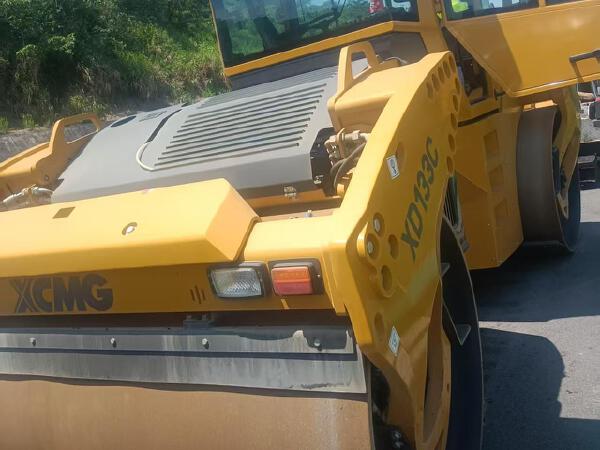 徐工XD133CIV雙鋼輪壓路機