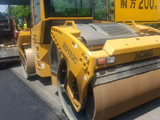 徐工XD133CIV雙鋼輪壓路機