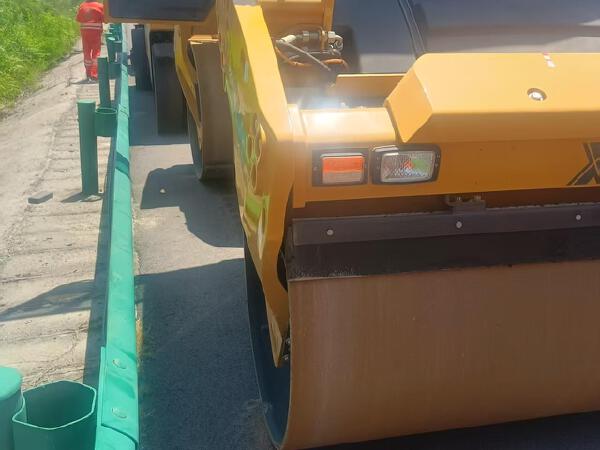 徐工XD133CIV雙鋼輪壓路機(jī)