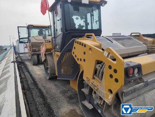 徐工XD135TCIV雙鋼輪壓路機(jī)
