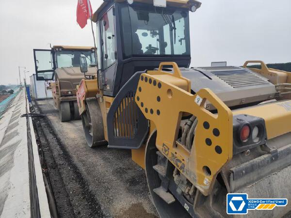 徐工XD135TCIV雙鋼輪壓路機(jī)