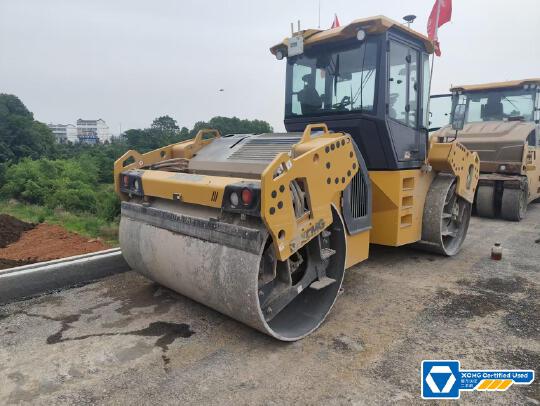 徐工XD135TCIV雙鋼輪壓路機(jī)