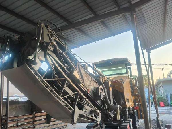 徐工XM200KII銑刨機