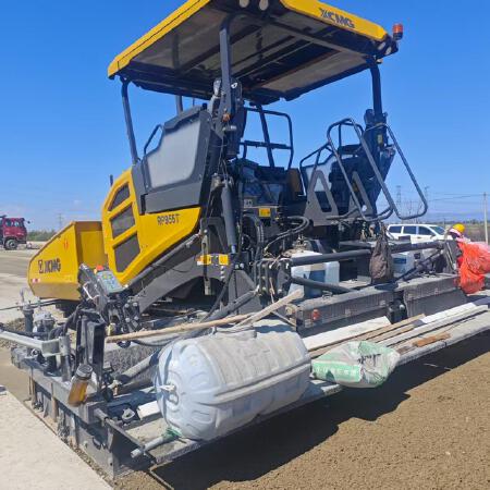 徐工RP955TIV摊铺机