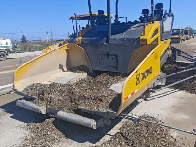 徐工RP955TIV攤鋪機(jī)