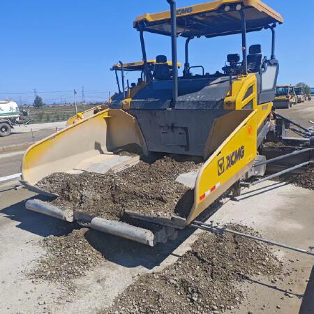 徐工RP955TIV摊铺机