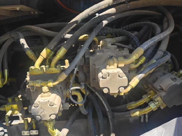 徐工RP955TIV攤鋪機