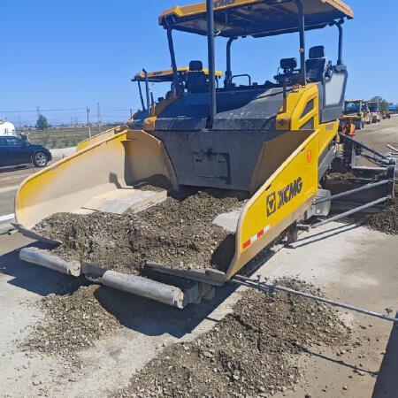 徐工RP955TIV摊铺机