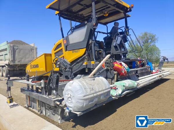 徐工RP955TIV攤鋪機(jī)