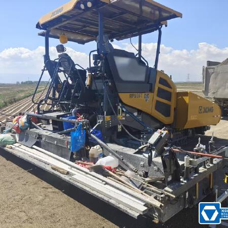 徐工RP955TIV摊铺机