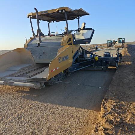 徐工RP955TIV摊铺机