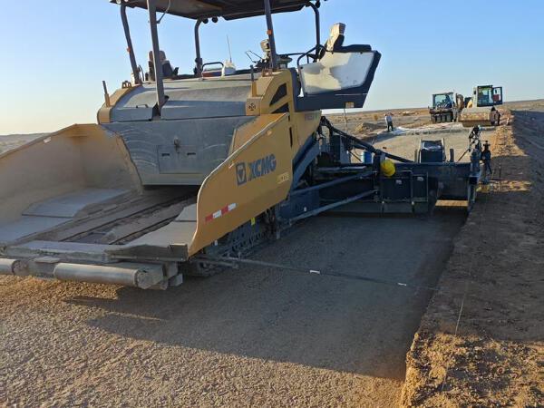 徐工RP955TIV攤鋪機(jī)