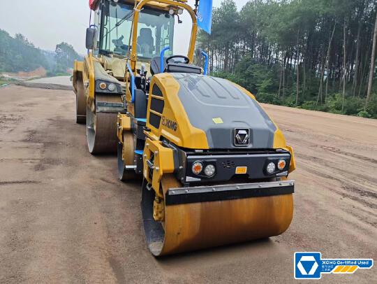 徐工XD120IV手扶式振動(dòng)壓路機(jī)
