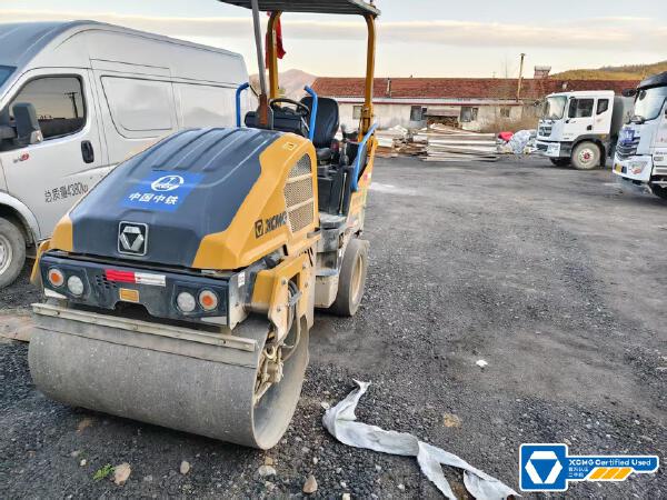 徐工XD120VTIV手扶式振動(dòng)壓路機(jī)