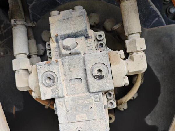 徐工XD135TIV雙鋼輪壓路機(jī)