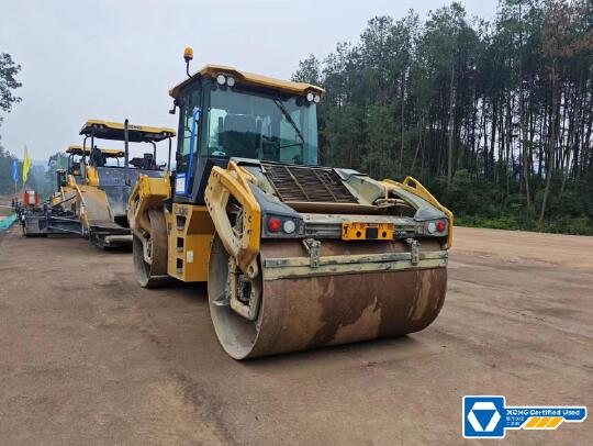 徐工XD135TIV雙鋼輪壓路機