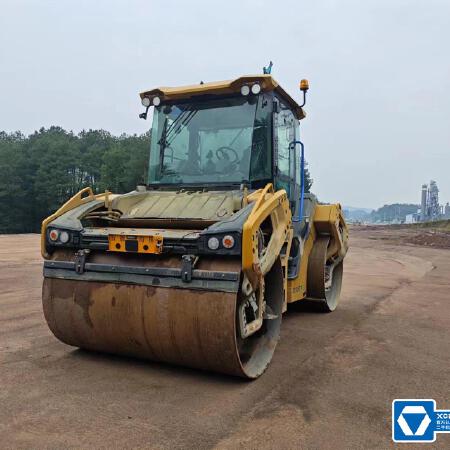 徐工XD135TIV双钢轮压路机