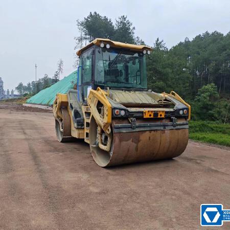 徐工XD135TIV双钢轮压路机