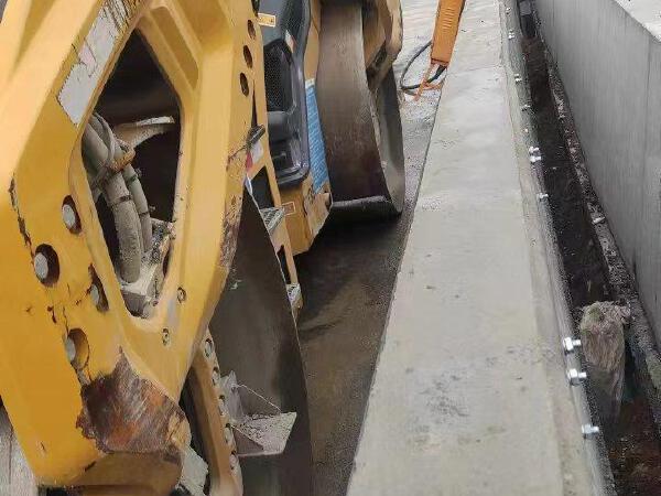 徐工XD135TIV雙鋼輪壓路機(jī)