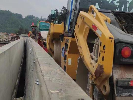 徐工XD135TIV雙鋼輪壓路機