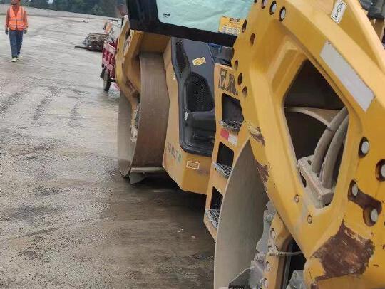 徐工XD135TIV雙鋼輪壓路機