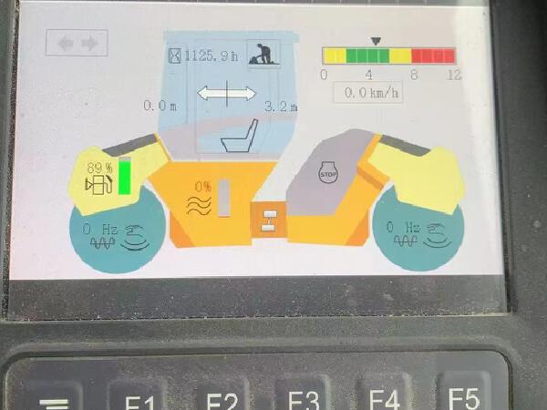 徐工XD135TIV雙鋼輪壓路機(jī)