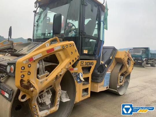 徐工XD135TIV雙鋼輪壓路機