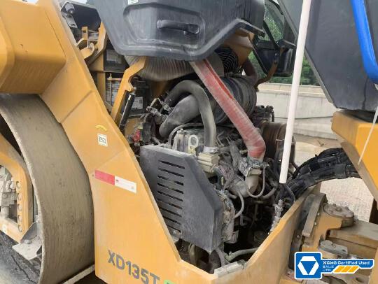 徐工XD135TIV雙鋼輪壓路機