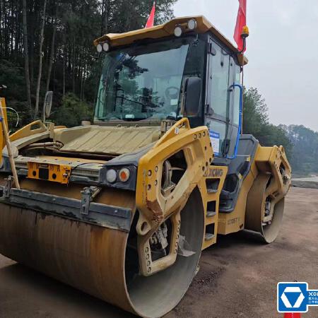 徐工XD135TIV双钢轮压路机