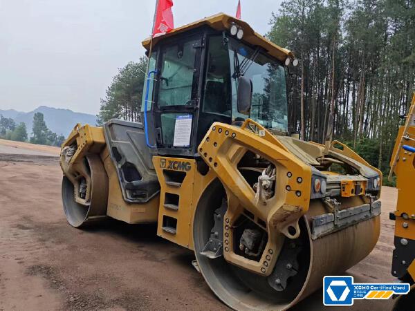 徐工XD135TIV雙鋼輪壓路機