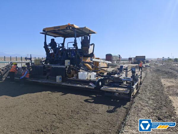 徐工RP1355T攤鋪機(jī)