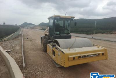 徐工XS265SIV單鋼輪壓路機(jī)