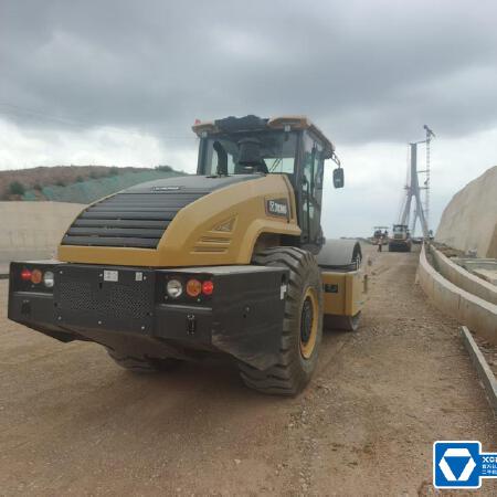 徐工XS265SIV单钢轮压路机