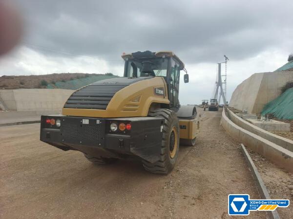 徐工XS265SIV單鋼輪壓路機(jī)