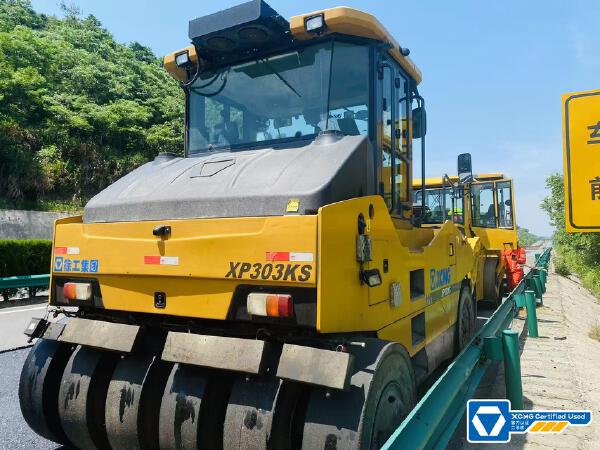 徐工XP303KS輪胎壓路機(jī)(30噸膠輪)