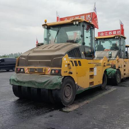 徐工XP305SIV轮胎压路机