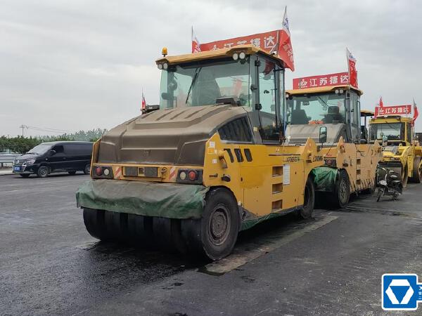 徐工XP305SIV輪胎壓路機