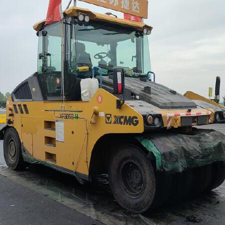 徐工XP305SIV轮胎压路机