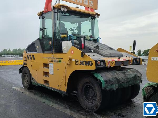 徐工XP305SIV輪胎壓路機