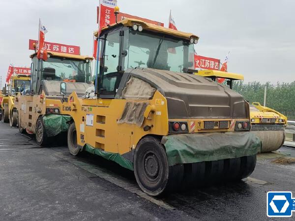 徐工XP305SIV輪胎壓路機