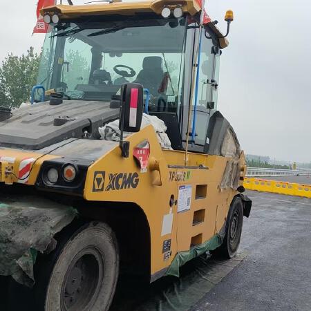 徐工XP305SIV轮胎压路机