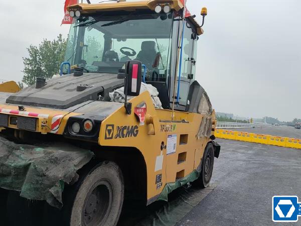徐工XP305SIV輪胎壓路機