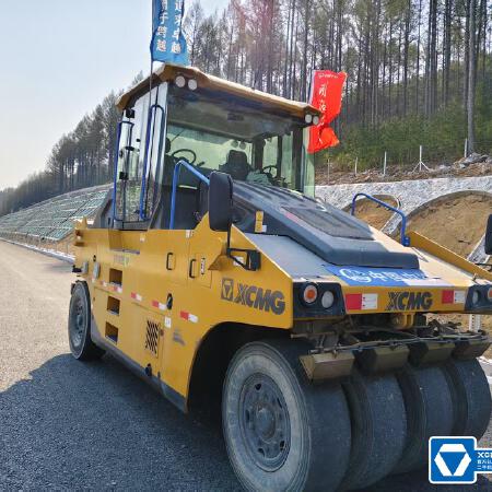 徐工XP305IV轮胎压路机