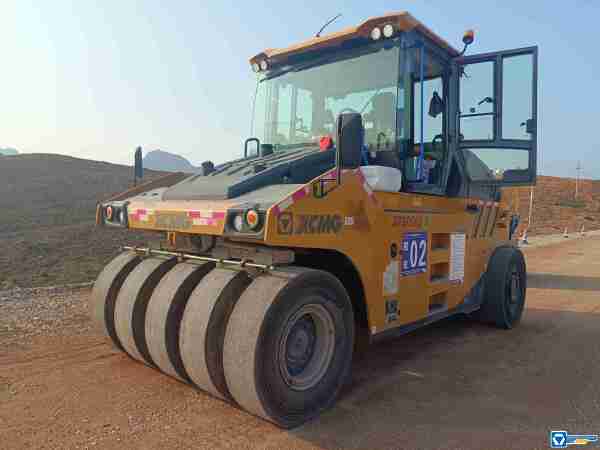 徐工XP305KSIV輪胎壓路機(jī)