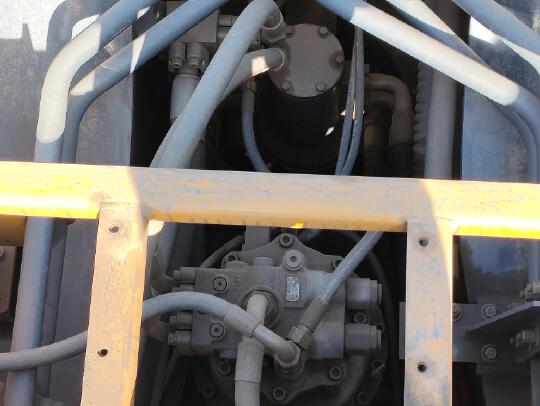 徐工XE900D履带式挖掘机