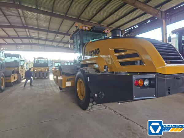 徐工XS335IV單鋼輪壓路機(jī)