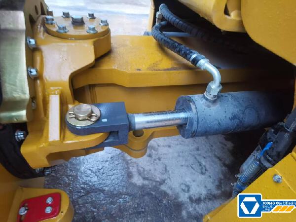 徐工XD133CIV雙鋼輪壓路機(jī)