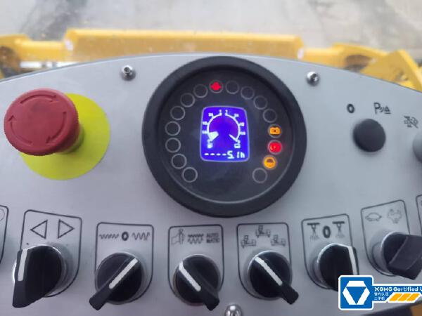 徐工XD133CIV雙鋼輪壓路機(jī)