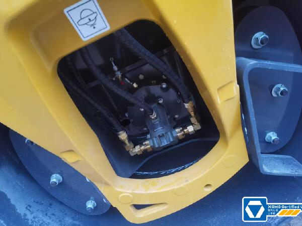 徐工XD133CIV雙鋼輪壓路機(jī)