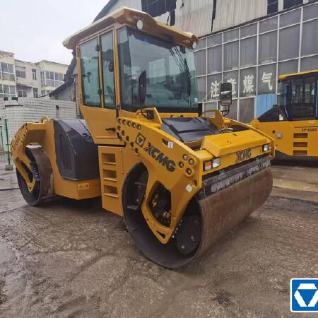 徐工XD133CIV双钢轮压路机